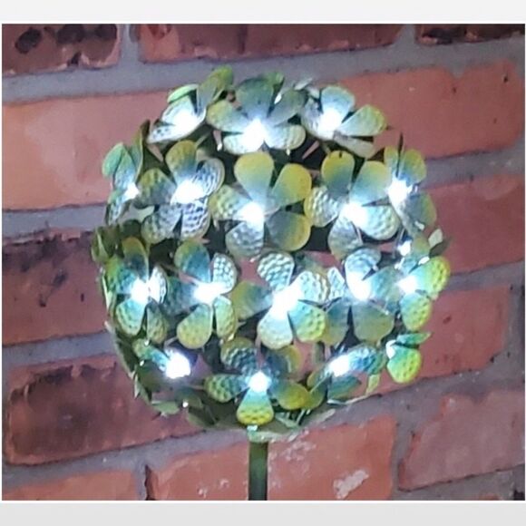 New Solar Home Statue Floral Green & Beige - Picture 2 of 14